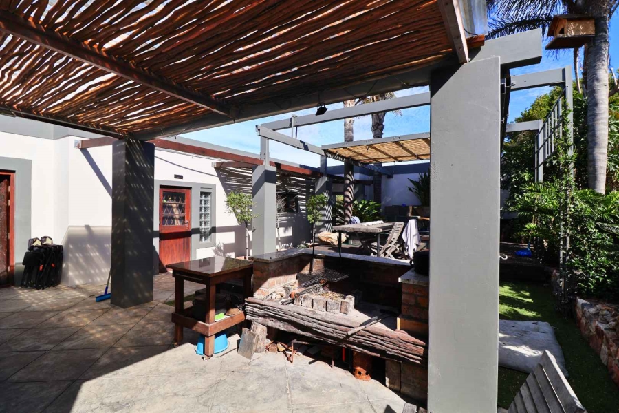 4 Bedroom Property for Sale in Sandbaai Western Cape